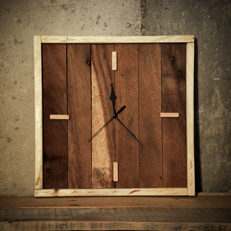 pallet wood clock